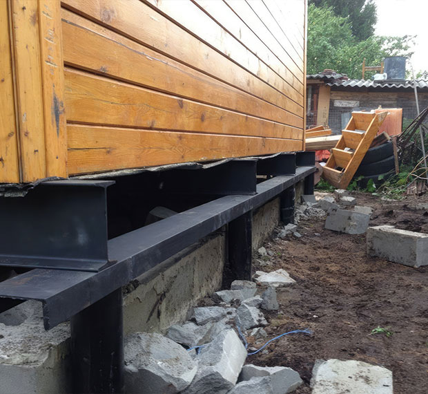 Замена старого фундамента на винтовые сваи в Болхове